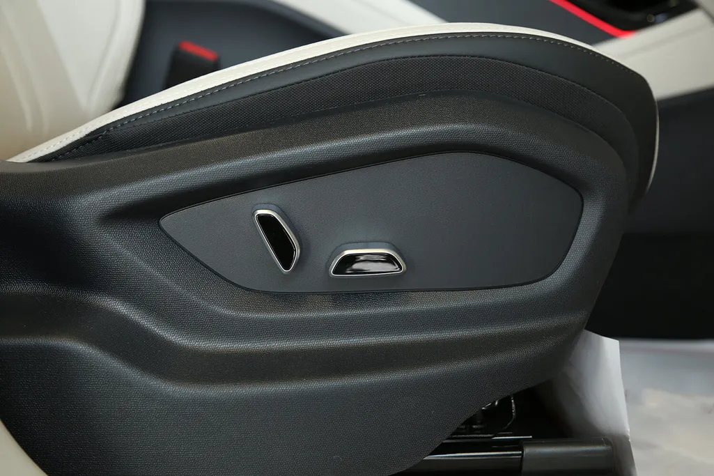 2025 Hongqi HS3 Flagship 