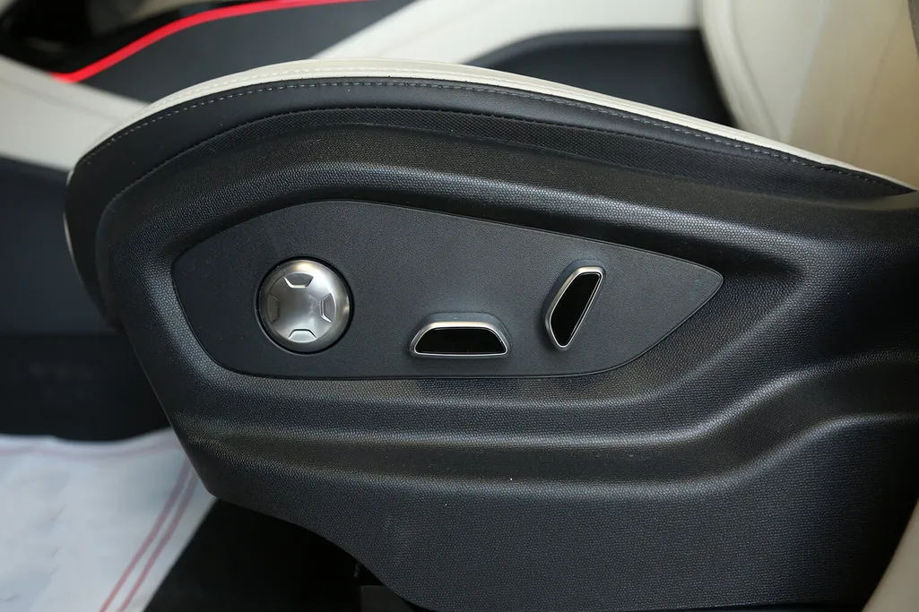 2025 Hongqi HS3 Flagship 