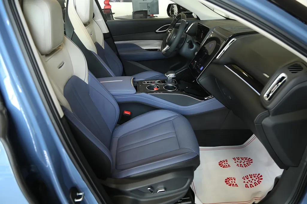 2025 Hongqi HS3 Flagship 