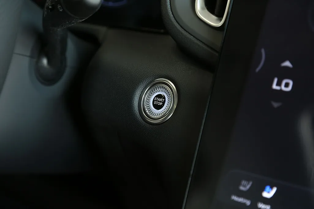 2025 Hongqi HS3 Flagship 