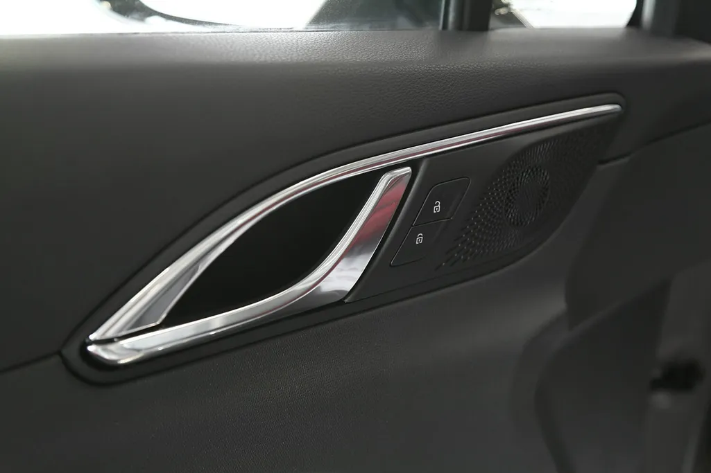 2025 Hongqi HS3 Flagship 