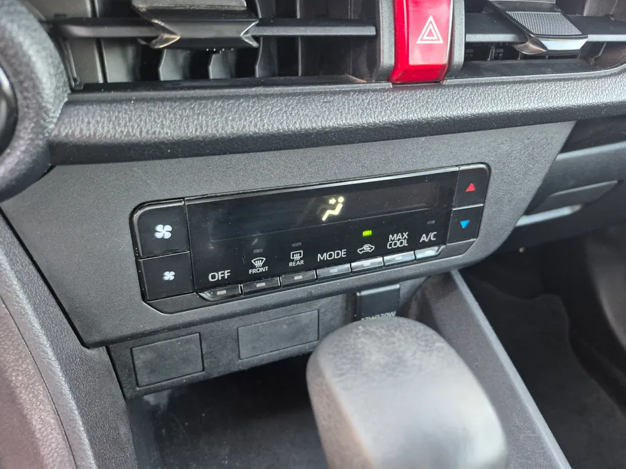 تويوتا يارس Y 2023 