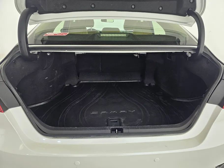 تويوتا كامري LE HEV 2022 