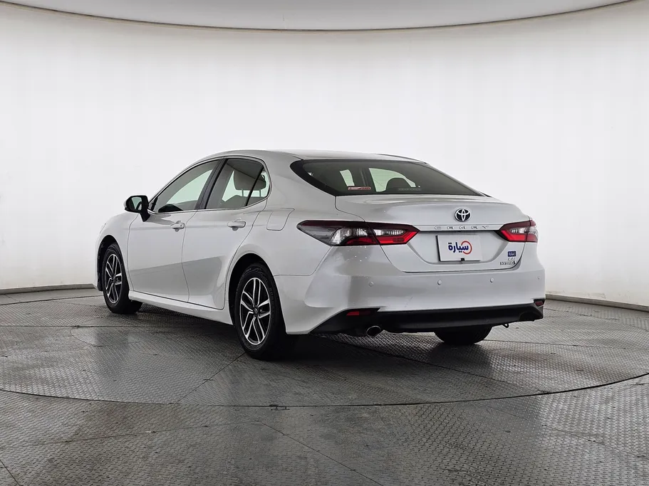 تويوتا كامري LE HEV 2022 