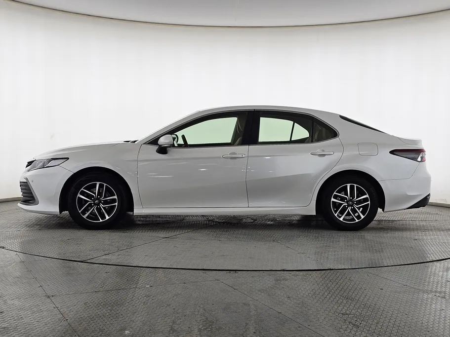 تويوتا كامري LE HEV 2022 