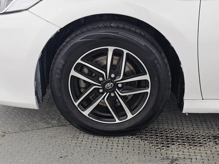 تويوتا كامري LE HEV 2022 