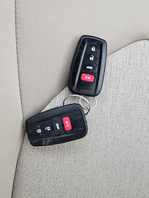 تويوتا كامري LE HEV 2022 