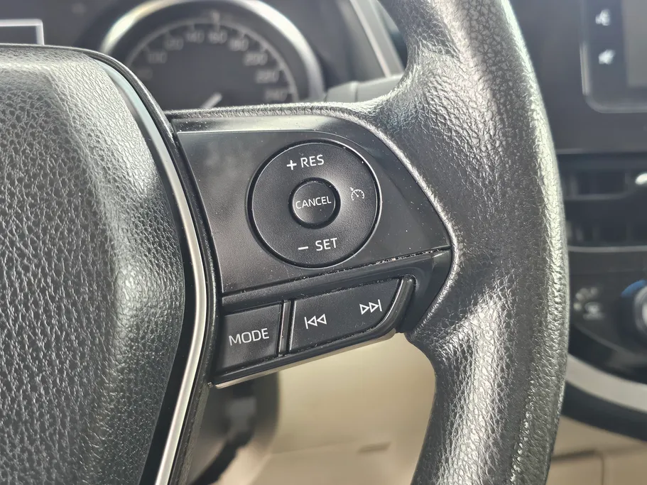 تويوتا كامري LE HEV 2022 