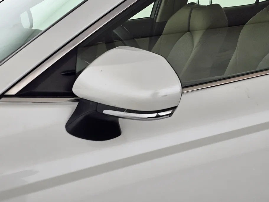 تويوتا كامري LE HEV 2022 