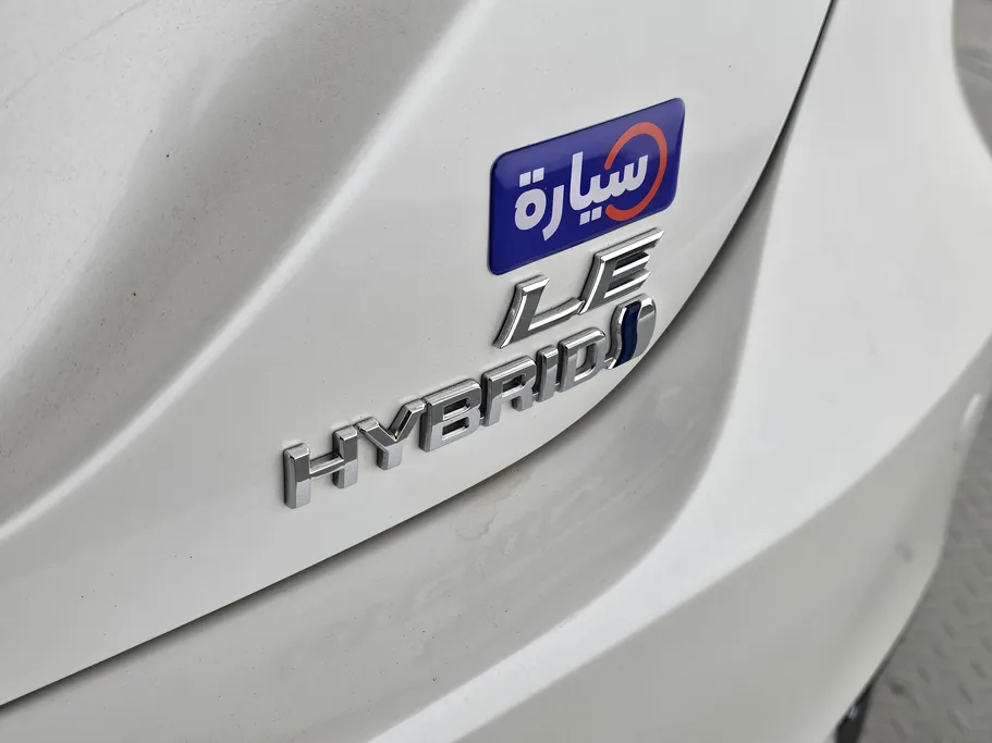 تويوتا كامري LE HEV 2022 