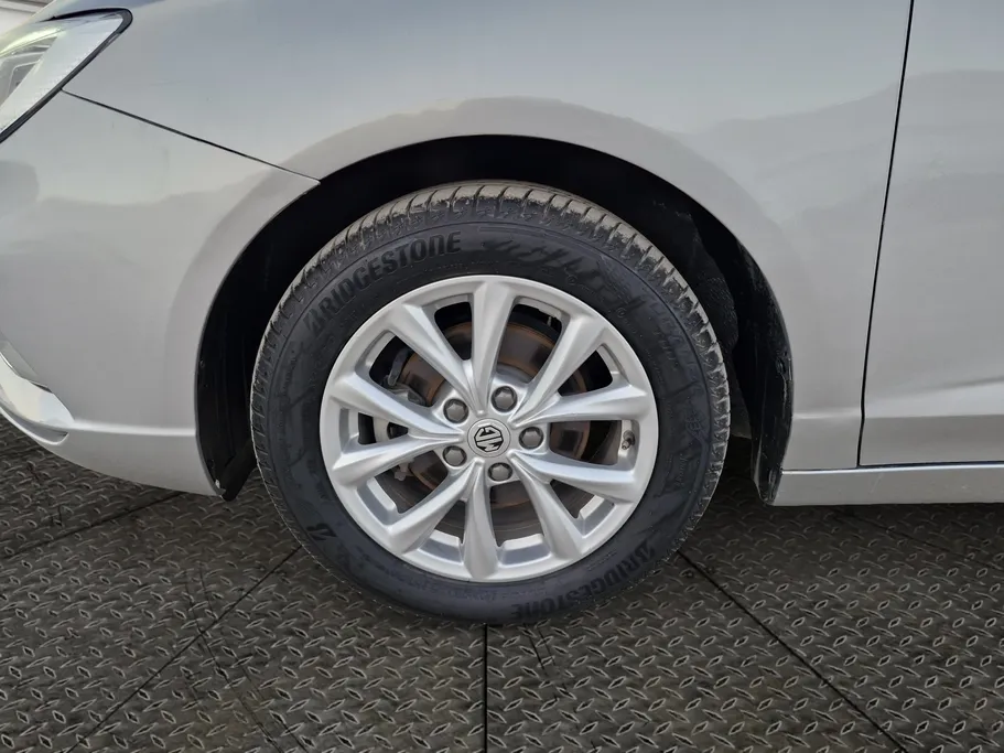 ام جي 5 COM 2022 