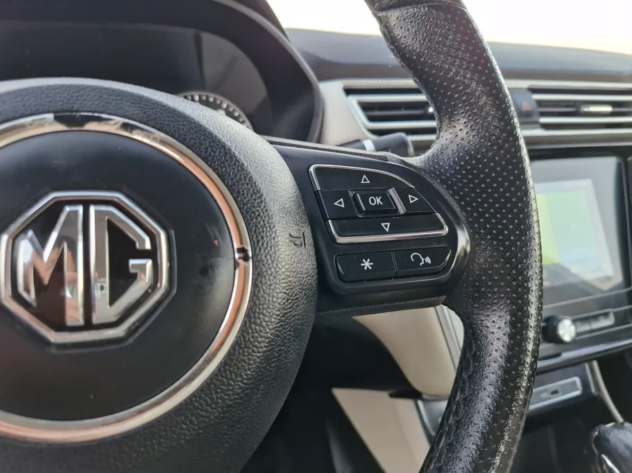 ام جي 5 COM 2022 