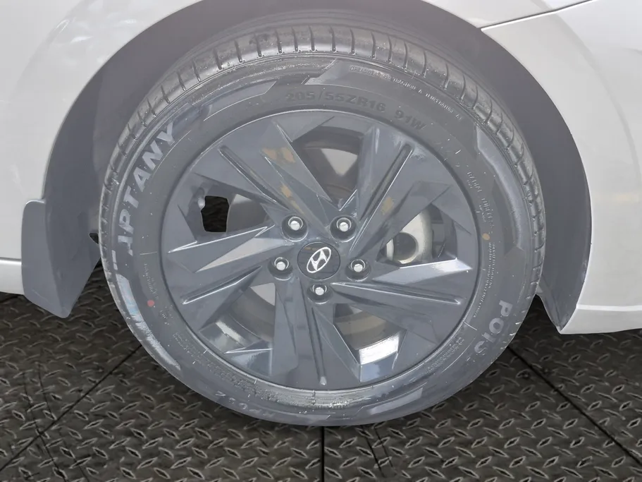 2023 Hyundai Elantra Smart 