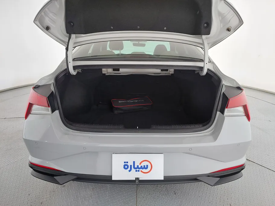 2023 Hyundai Elantra Smart 