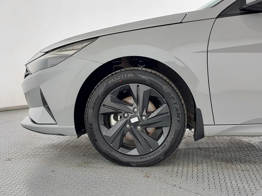 2023 Hyundai Elantra Smart 