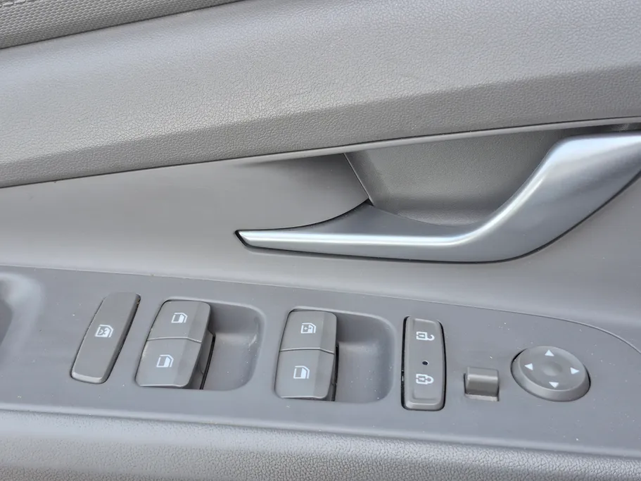 2023 Hyundai Elantra Smart 