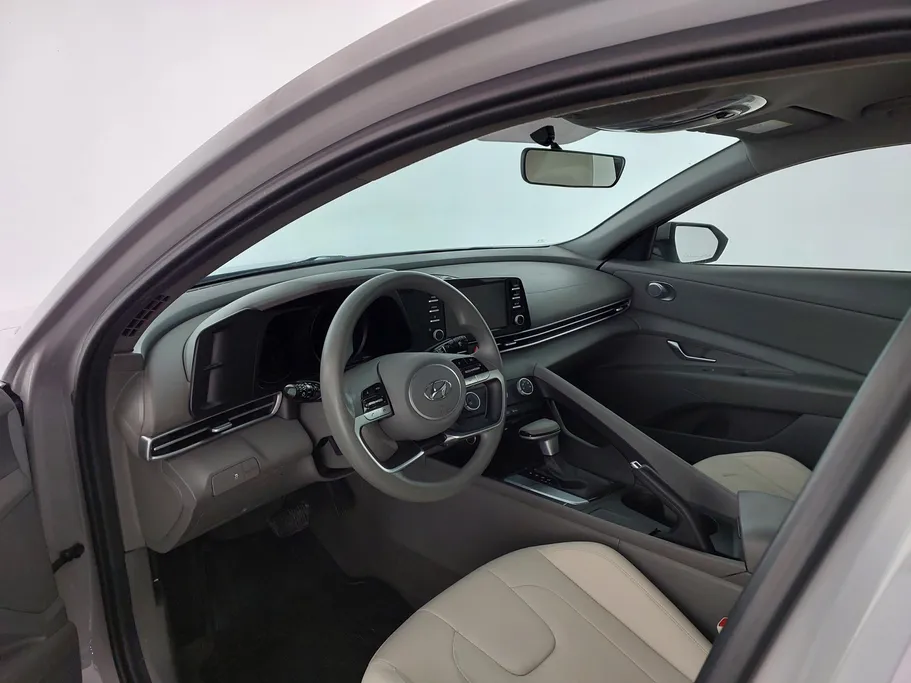 2023 Hyundai Elantra Smart 