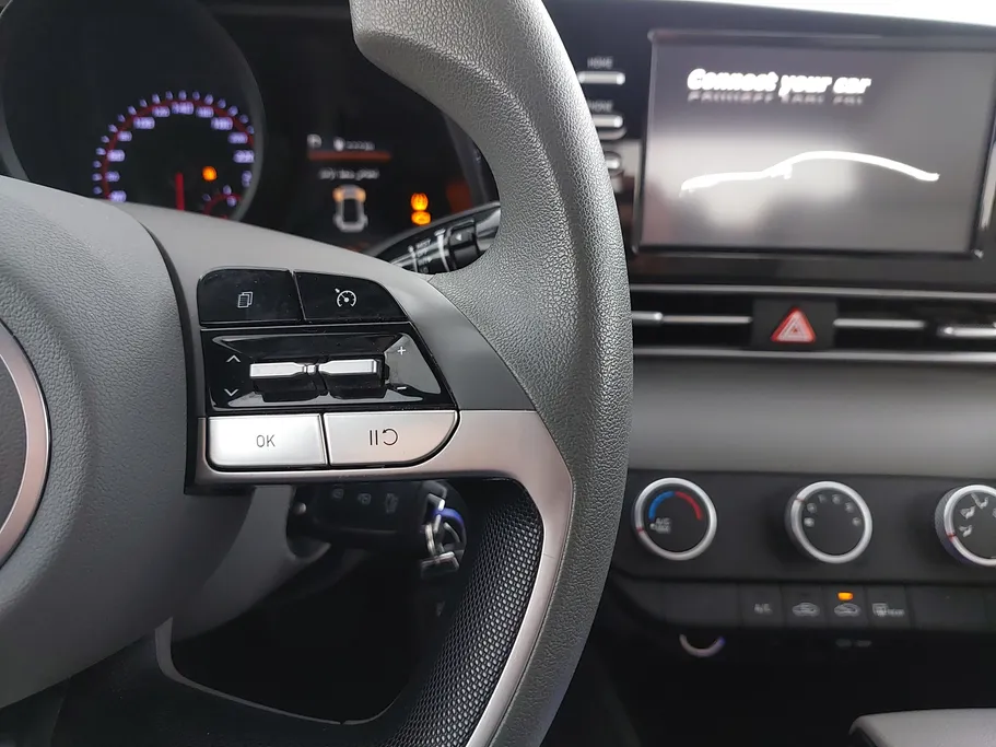 2023 Hyundai Elantra Smart 