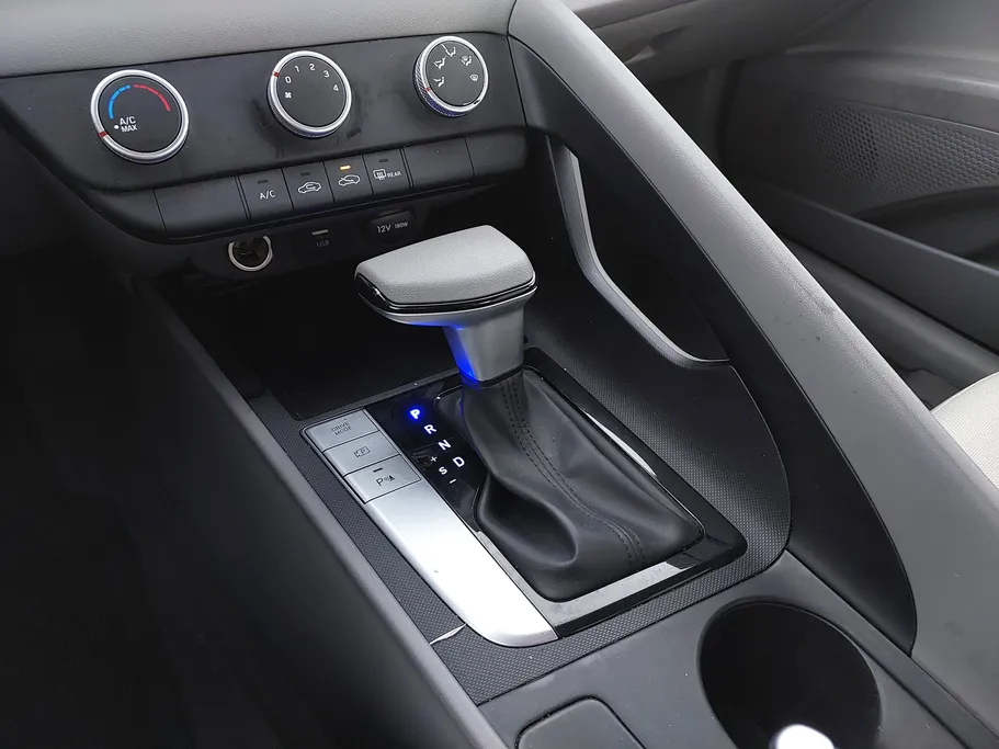 2023 Hyundai Elantra Smart 