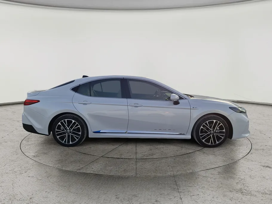 2025 Toyota Camry  LE HEV 