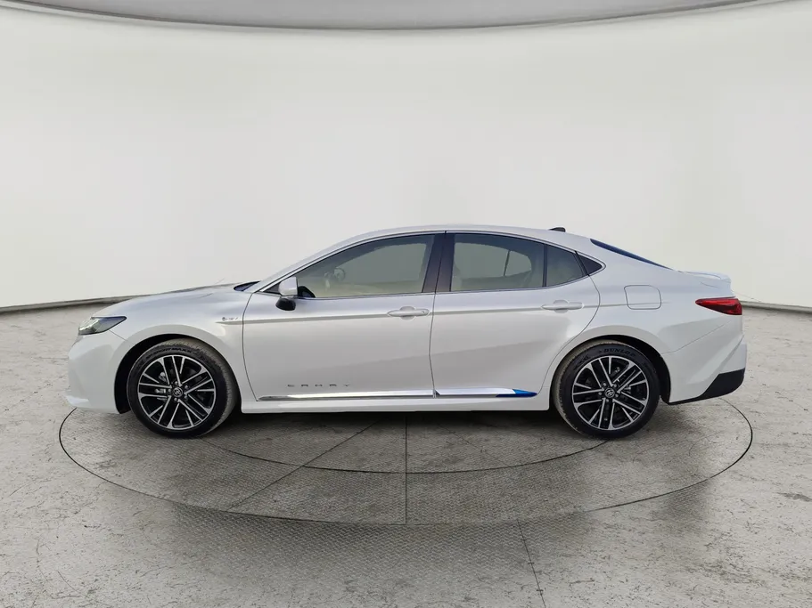 2025 Toyota Camry  LE HEV 