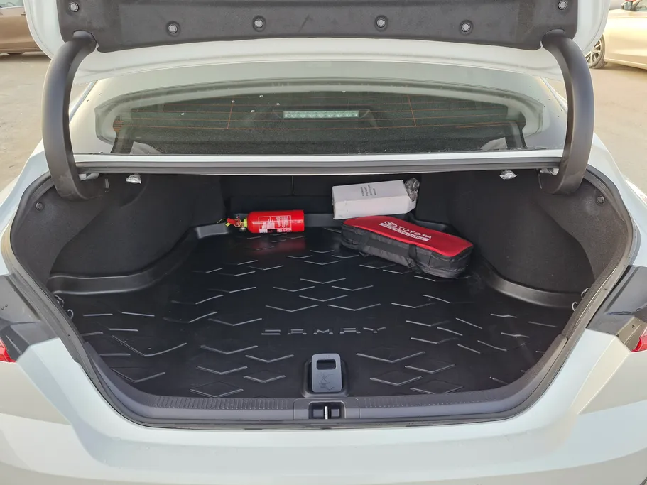 2025 Toyota Camry  LE HEV 