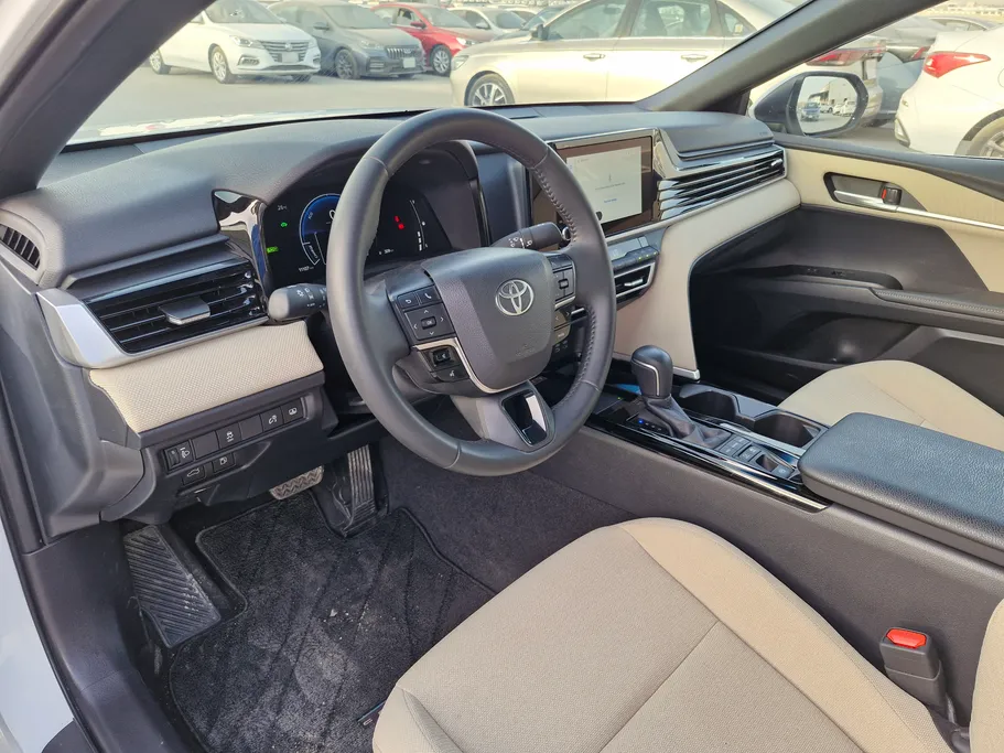 2025 Toyota Camry  LE HEV 