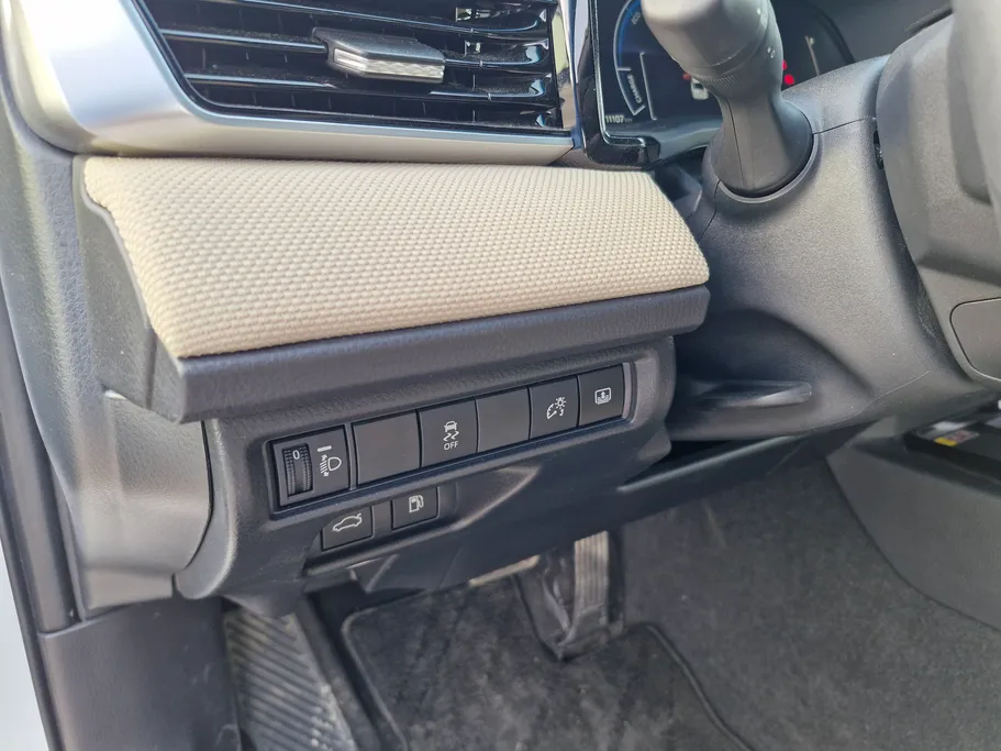 2025 Toyota Camry  LE HEV 