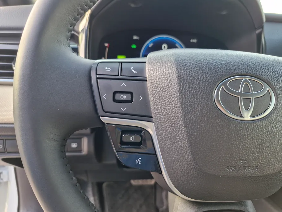 2025 Toyota Camry  LE HEV 