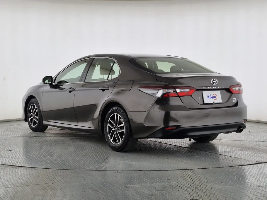 تويوتا كامري LE 2023 