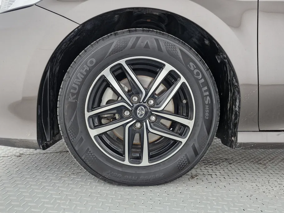 تويوتا كامري LE 2023 