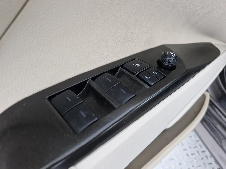 تويوتا كامري LE 2023 