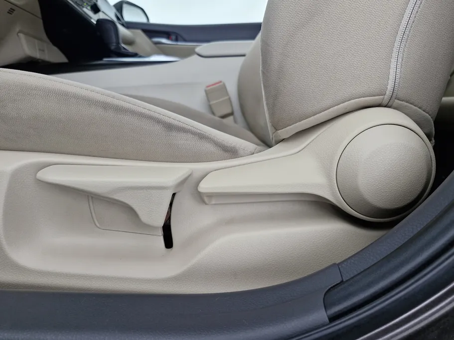 تويوتا كامري LE 2023 