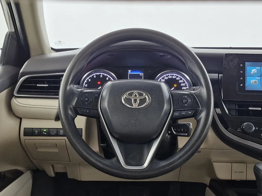 تويوتا كامري LE 2023 