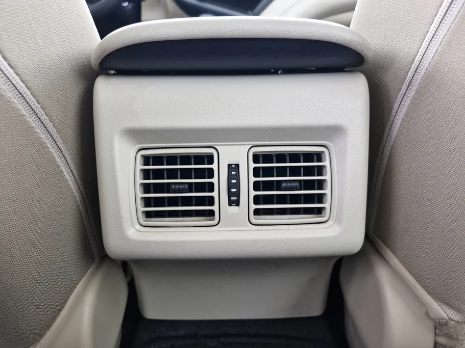 تويوتا كامري LE 2023 