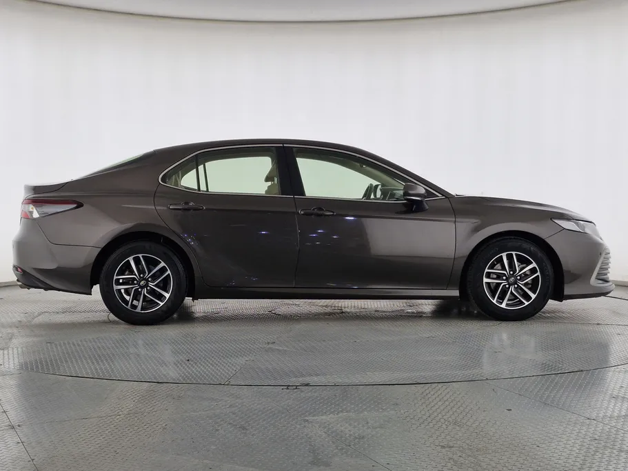 تويوتا كامري LE 2023 