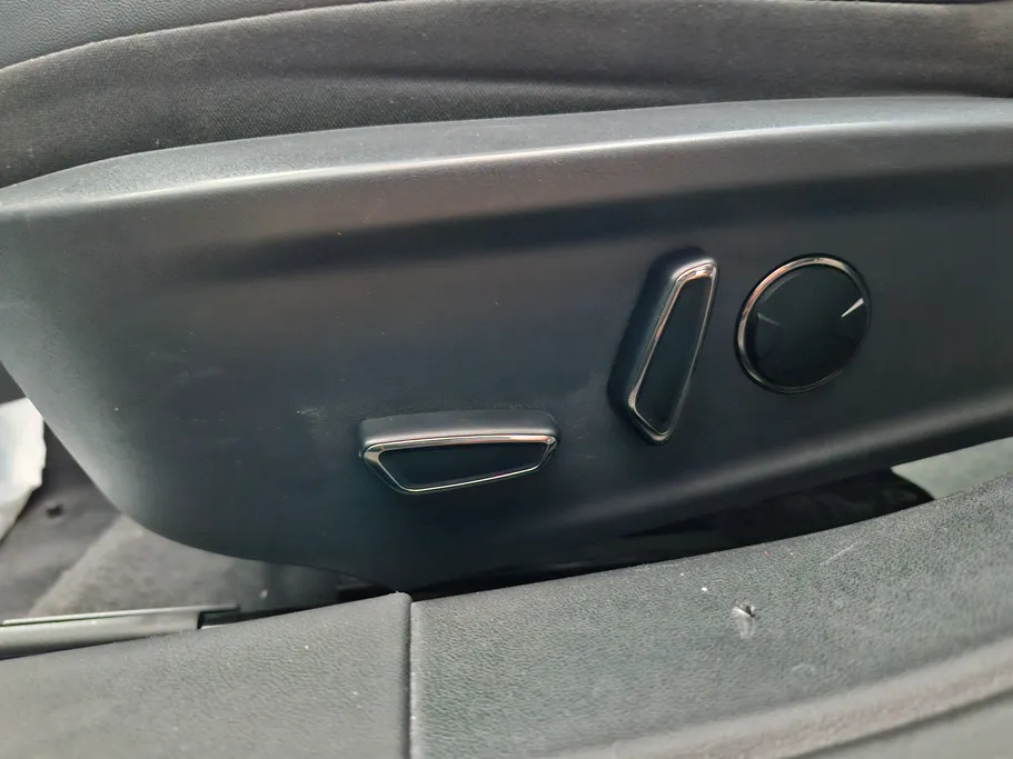 2023 Ford Taurus Titanium 