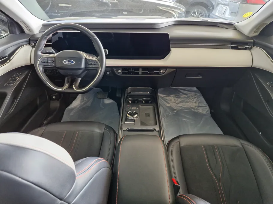 2023 Ford Taurus Titanium 