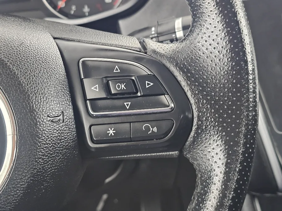 ام جي 5 COM 2022 