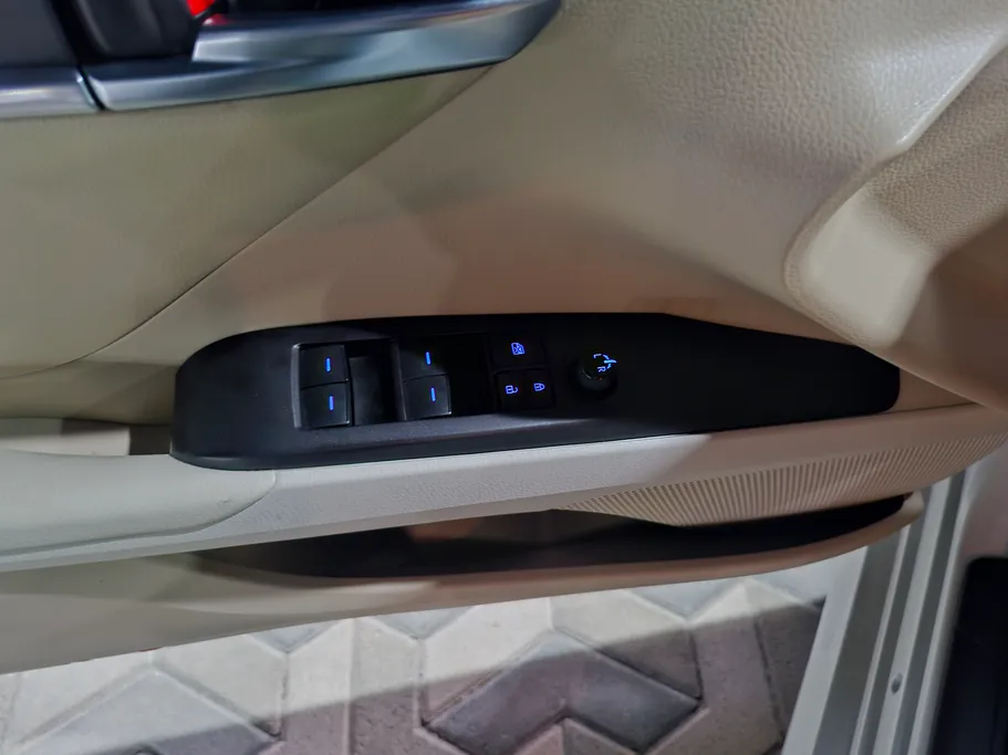 2022 Toyota Camry  LE HEV 