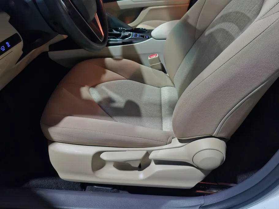 2022 Toyota Camry  LE HEV 