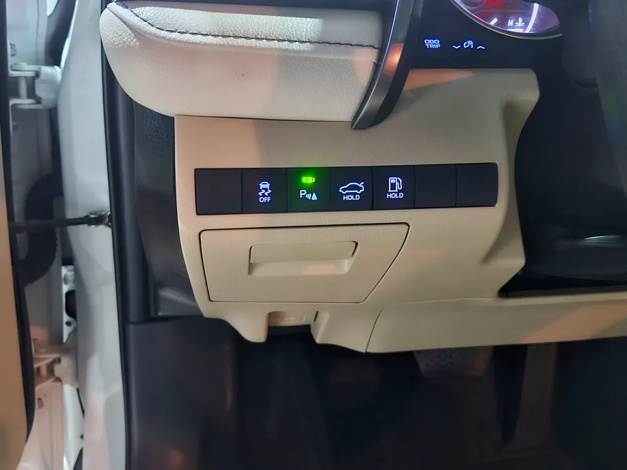 2022 Toyota Camry  LE HEV 