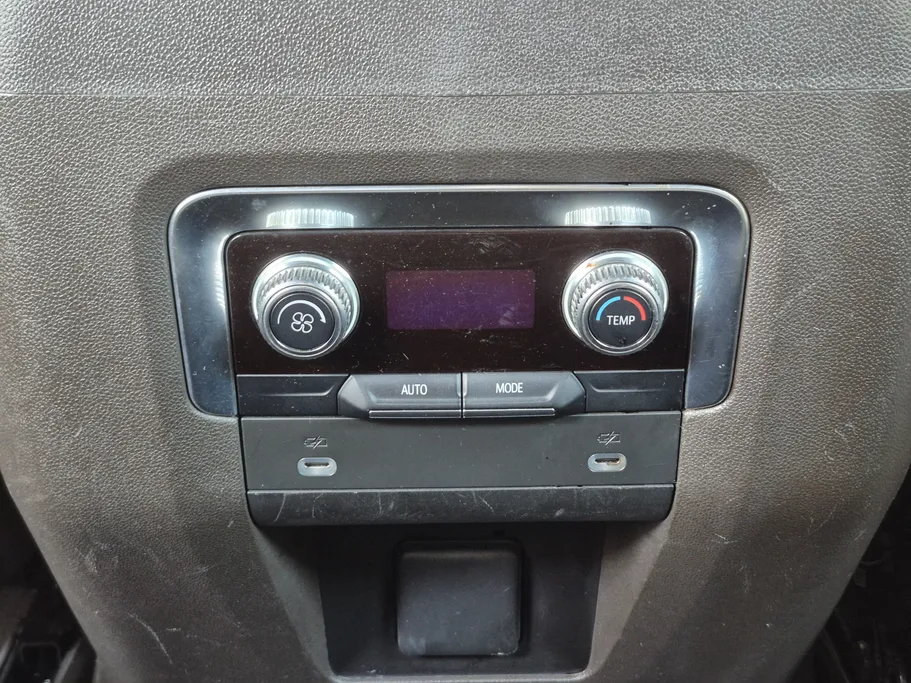 جي إم سي  يوكن SLT 2021 