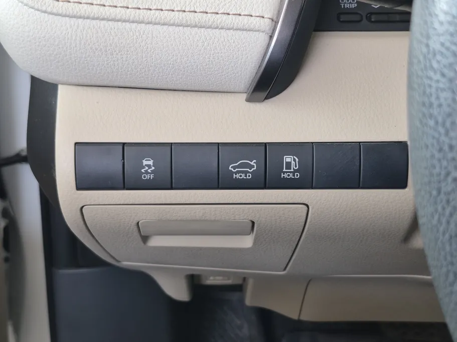 تويوتا كامري LE STD 2020 