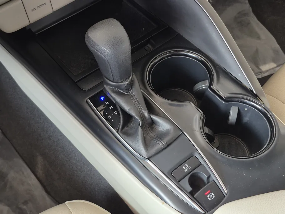 تويوتا كامري LE STD 2020 