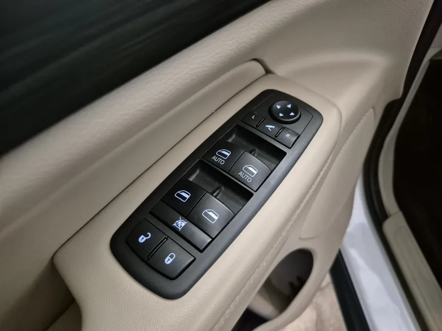 جيب جراند شيروكي لاريدو 2021 