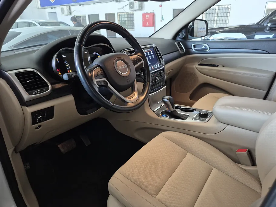 جيب جراند شيروكي لاريدو 2021 