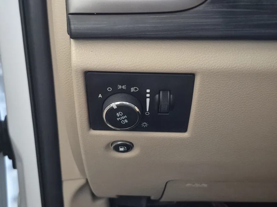 جيب جراند شيروكي لاريدو 2021 