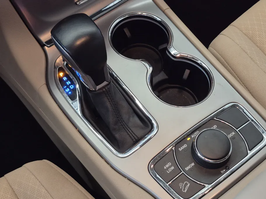 جيب جراند شيروكي لاريدو 2021 