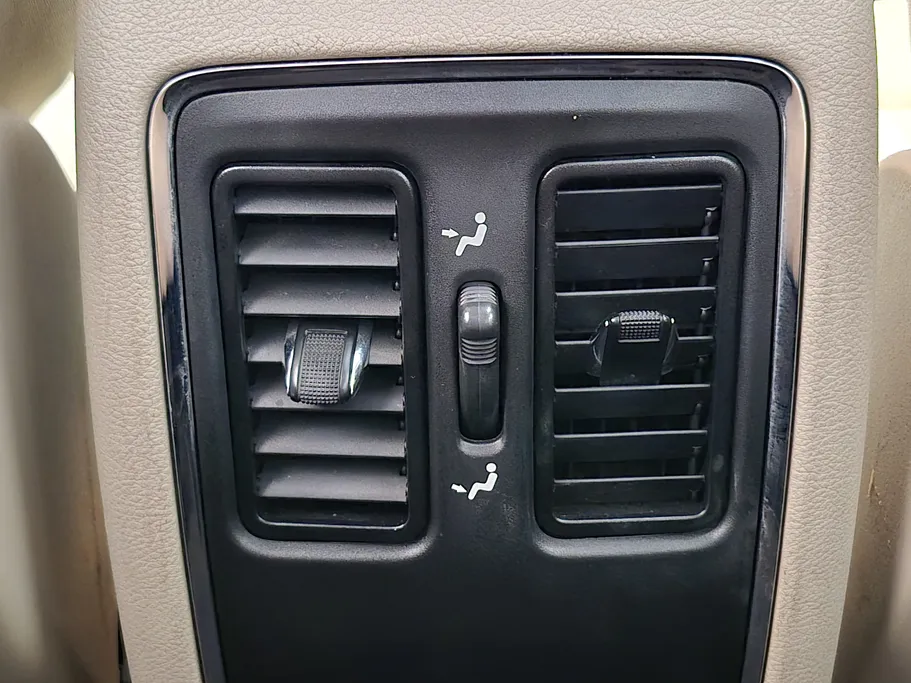 جيب جراند شيروكي لاريدو 2021 